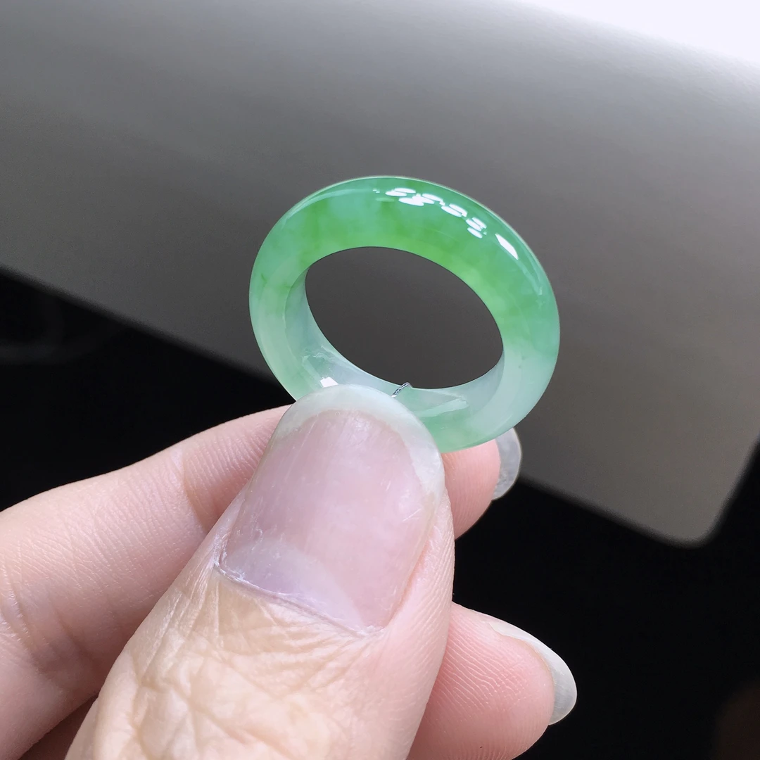 11-12号圈 天然A货缅甸翡翠 冰润飘阳绿戒指 尺寸16.2×6×4.1mm