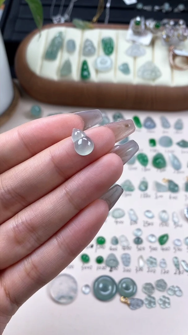 【闪购商品】翡翠颈饰未镶嵌翡翠冰种葫芦