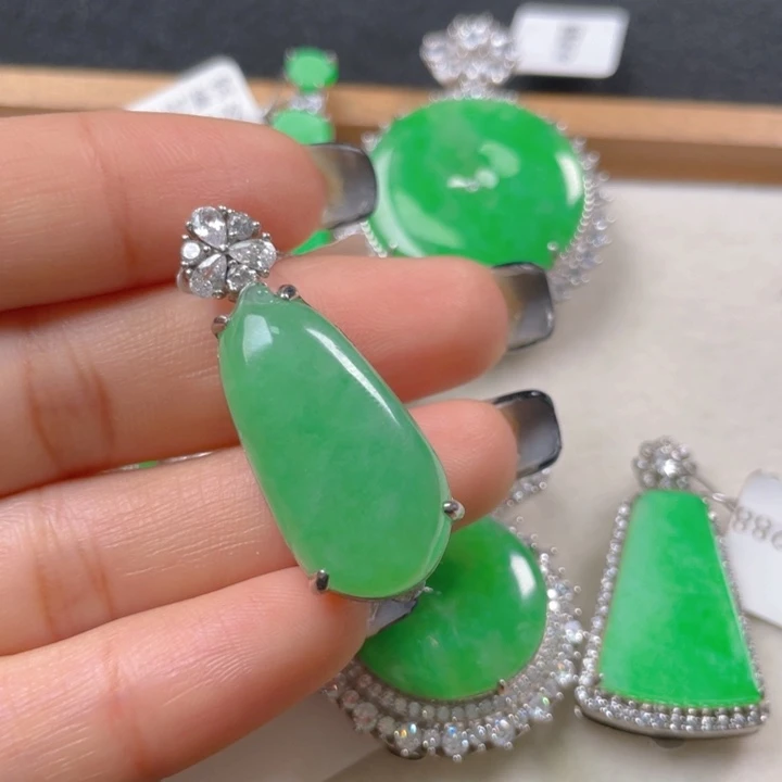 翡翠颈饰银S925镶嵌翡翠