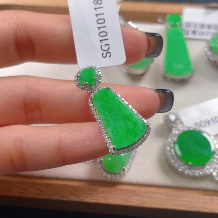 翡翠颈饰银S925镶嵌翡翠