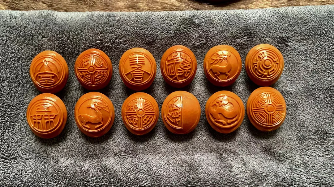 摹古瓦当，橄榄核制品，一毛作品