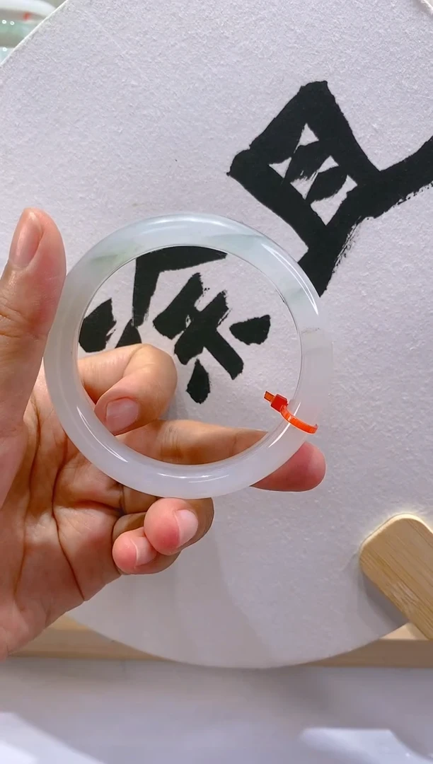 【闪购商品】石英质玉手镯未镶嵌24-57.2微瑕