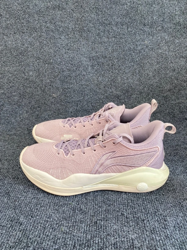 驭帅15v2奶紫44.5码，9新