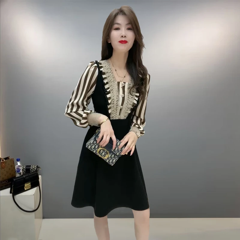 98722时尚大码连衣裙2024春季新款洋气显瘦减龄拼接长袖方领女裙-