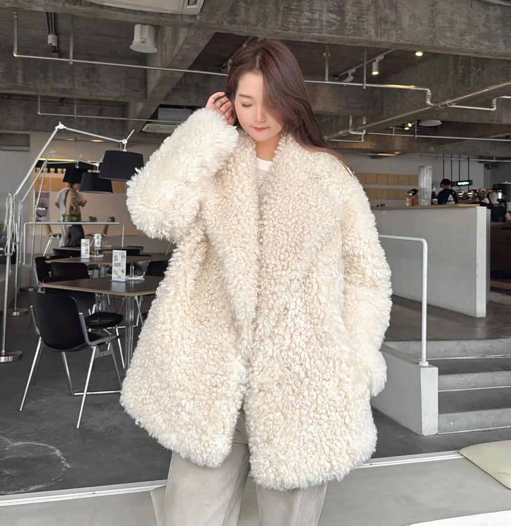 【亦丹】YD-242221【糯感泰迪】经典永不过时枪驳西装领托卡卷毛皮草