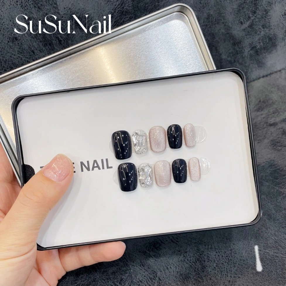 【巴黎】秋冬新款手工定制穿戴甲猫眼黑色镶钻显白光疗美甲