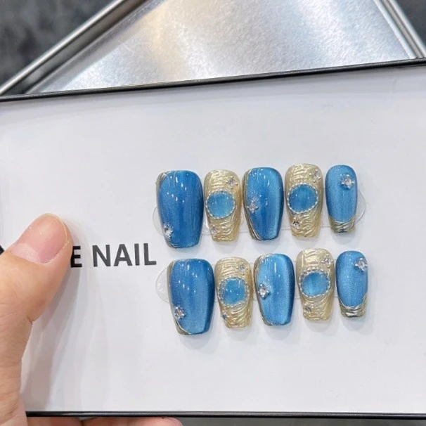 【蓝色多瑙河】秋冬新款手工定制穿戴甲显白猫眼镶钻纯手工穿戴甲