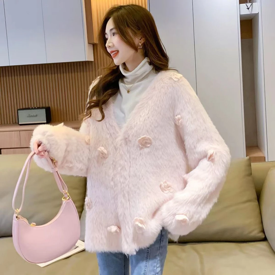 2025新大码胖mm200斤绒V领毛衣外套女宽松花朵软糯毛绒绒保暖开衫