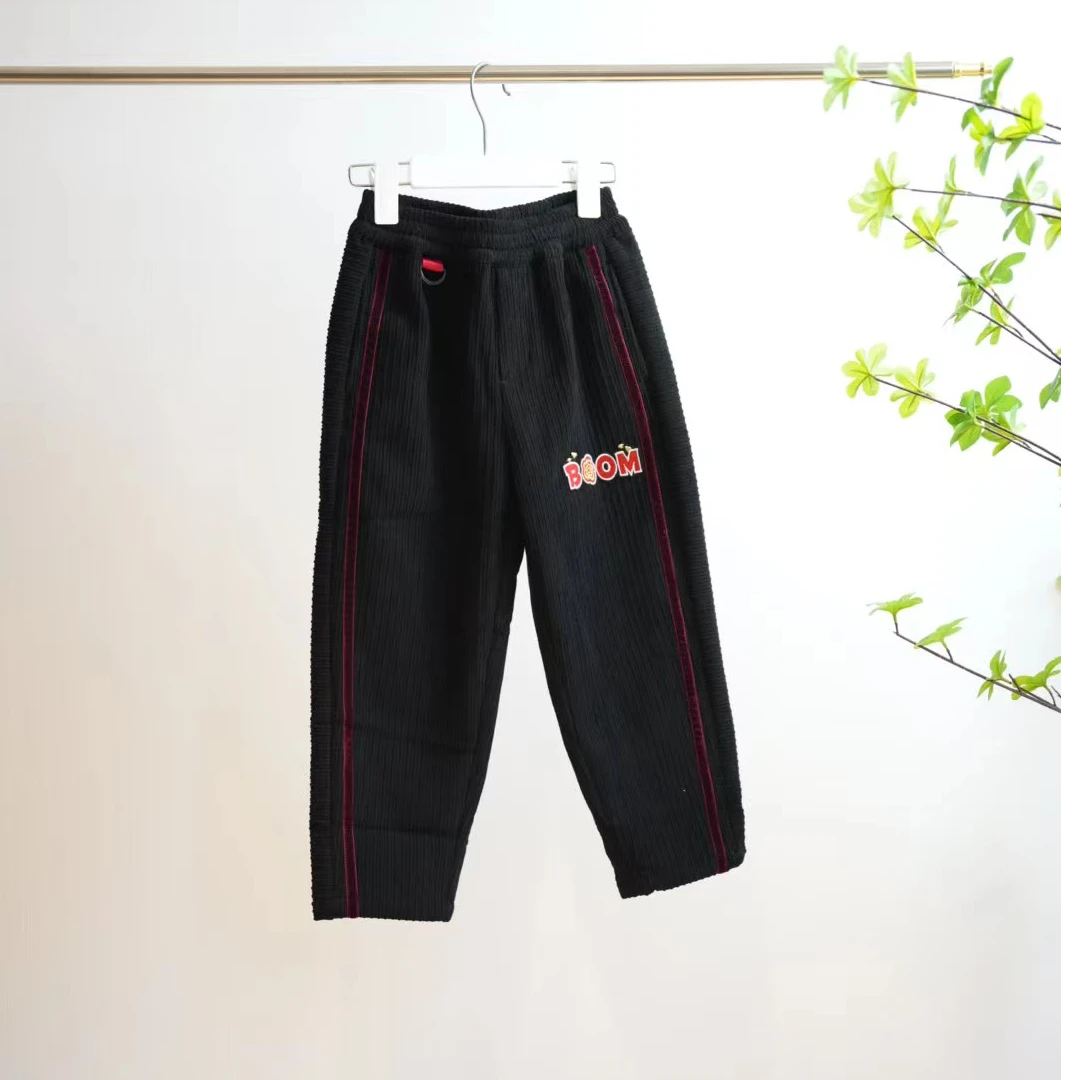 0600-M黑色灯芯绒字母刺绣侧边红色织带儿童加绒休闲裤