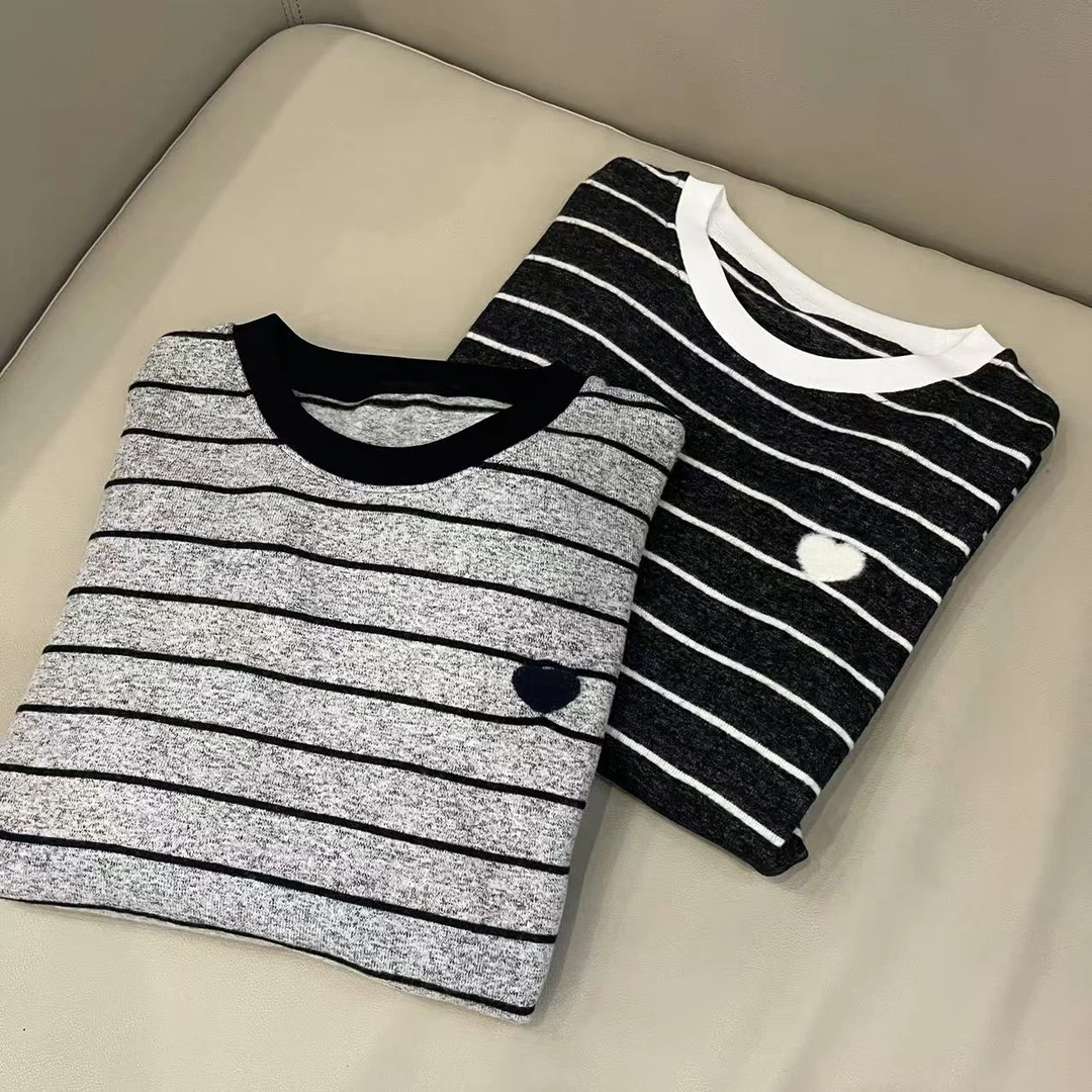 1-522-一款两色条纹爱心休闲女款磨毛圆领打底衫