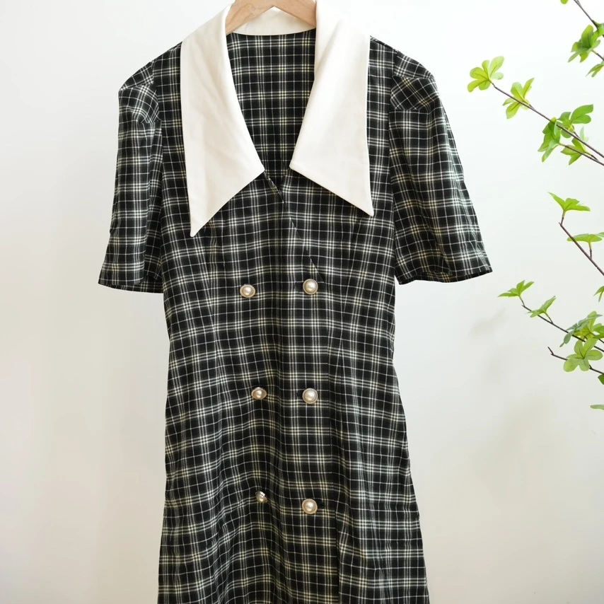 4855-时尚大翻领细格纹双排扣短袖连衣裙