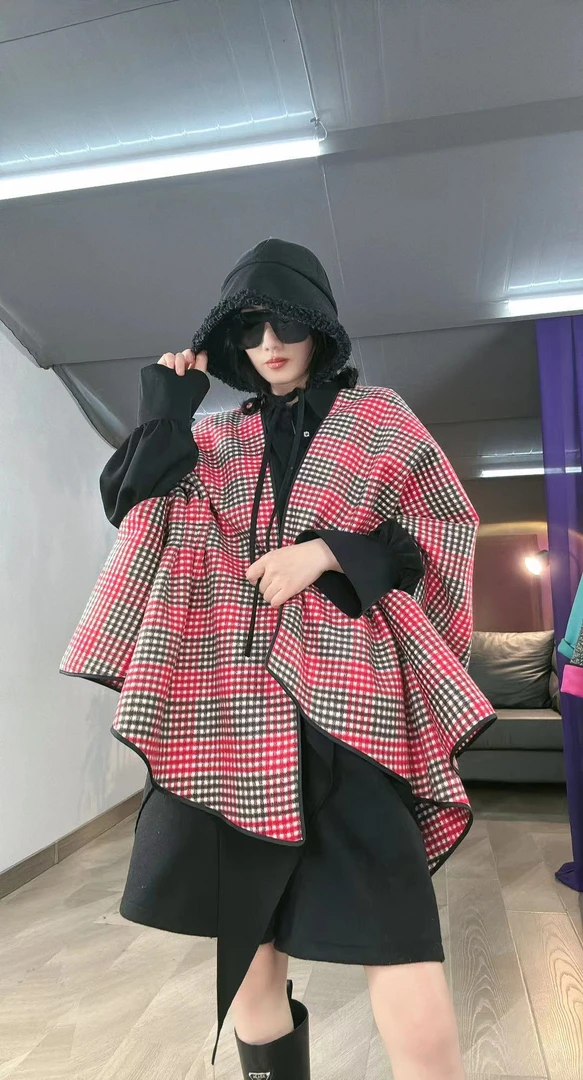 2023秋冬新款格子斗篷女高级感小众设计宽松显瘦时尚百搭复古外套