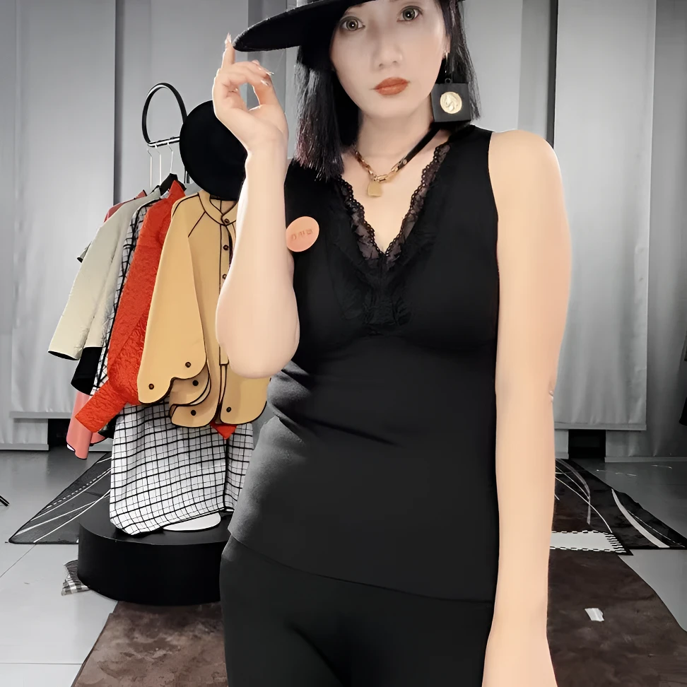 2024秋冬新款法式蕾丝拼接深V羊羔绒保暖背心女气质自带胸垫打底