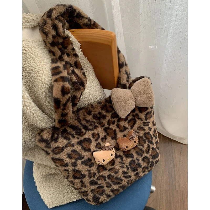 小众豹纹毛绒包包女2025新款可爱时尚手提水桶包百搭通勤托特包
