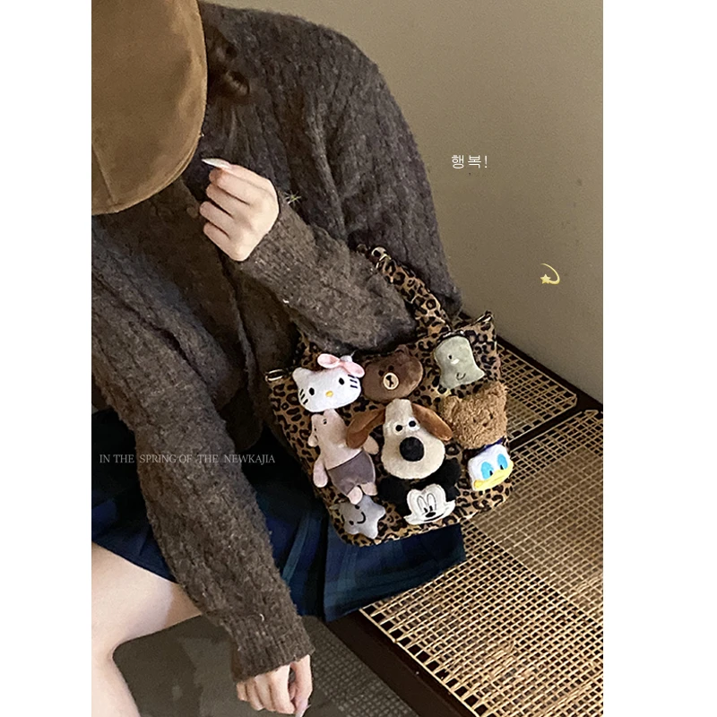 可爱豹纹手提包包女2025新款秋冬时尚手拎水桶包百搭休闲斜挎包