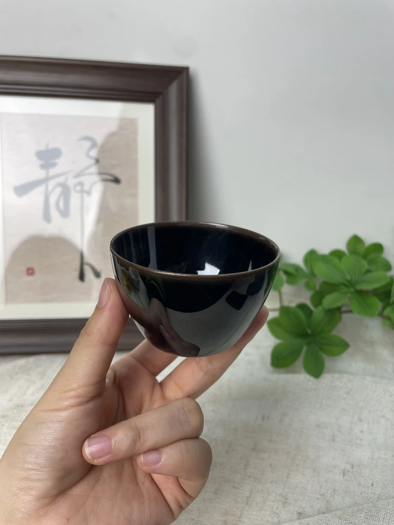 精致单色釉茶杯