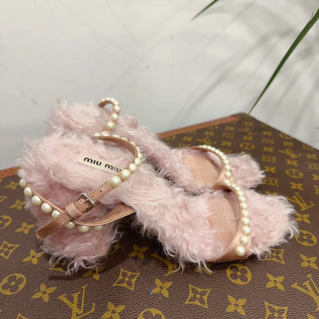 95新  安洁利MiuMiu凉鞋/尺码35.5/成色以直播间为准/GSS11503