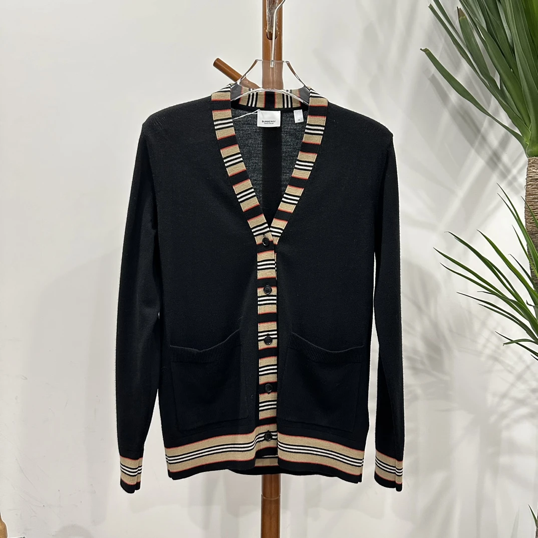 99新  安洁利严选/Burberry开衫/码M/成色以直播间为准/GSS15330