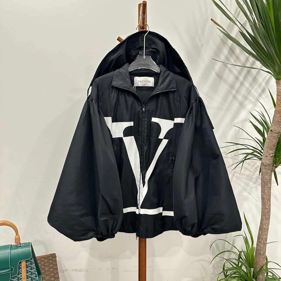 99新 Valentino/华伦天奴 安洁利外套码38成色以直播为准GSL2506