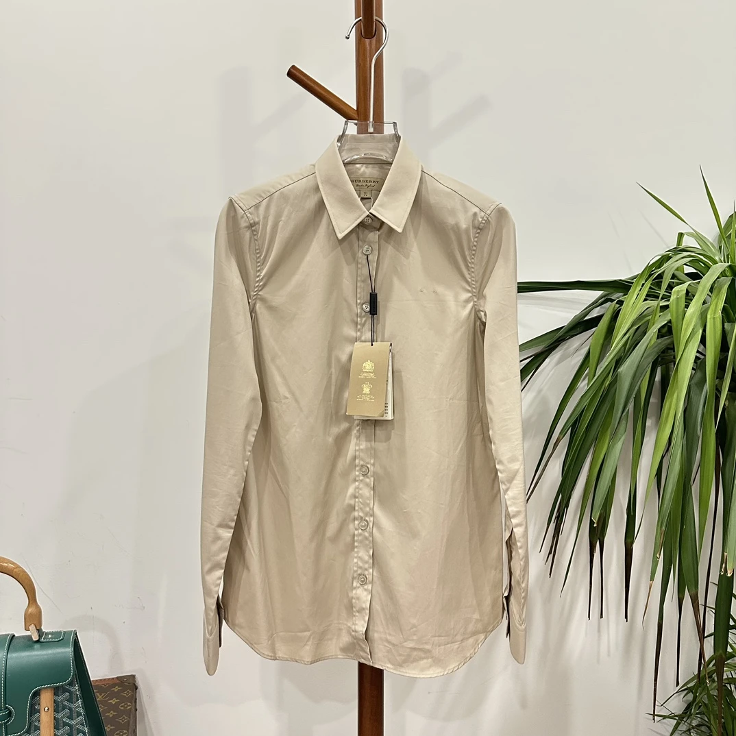 全新未使用  安洁利Burberry衬衫/码uk4/成色以直播为准/GSS8731
