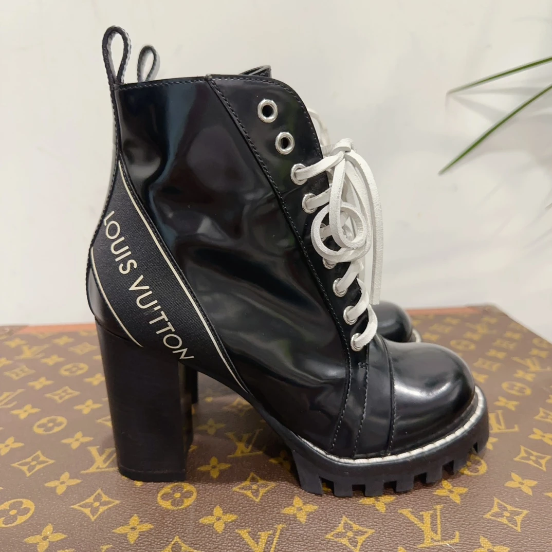 95新  安洁利严选Lv靴子/尺码35/成色以直播间为准GSS8531