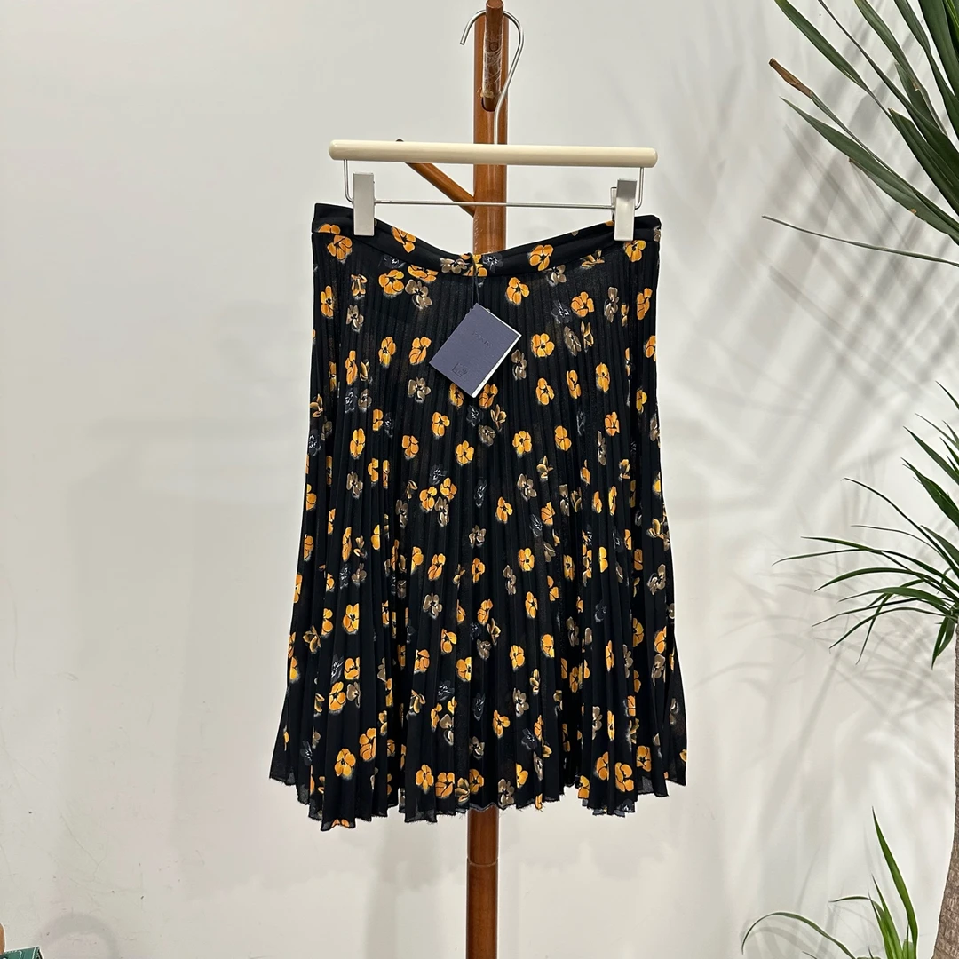 全新未使用  安洁利严选 Prada裙子码42成色直播间为准GSS20125