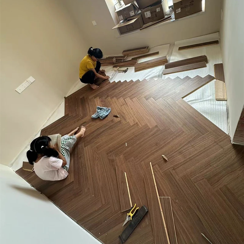 艾特吾家新三层人字拼地板黑胡桃实木锁扣地暖家用环保ENF级15mm