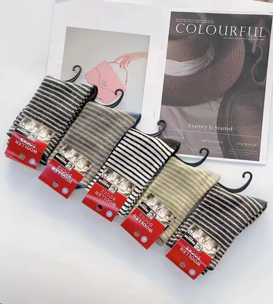 【新疆包邮】秋冬加厚保暖情侣条纹袜子美拉德色系中长筒袜百搭