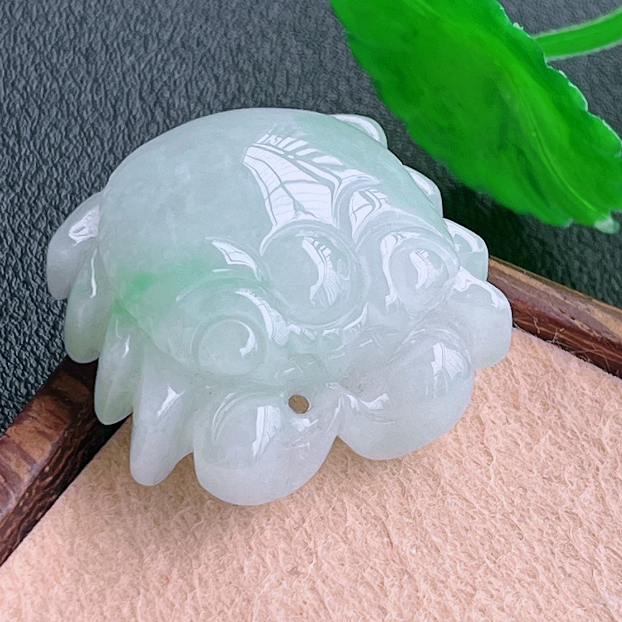 缅甸玉器正品天然A货翡翠飘花飘绿八方来财螃蟹吊坠v9