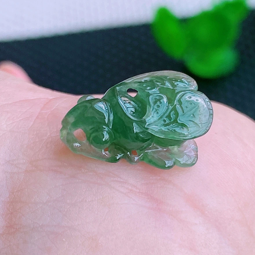缅甸玉器正品天然A货翡翠飘花飘绿精雕小蜜蜂吊坠3.26g