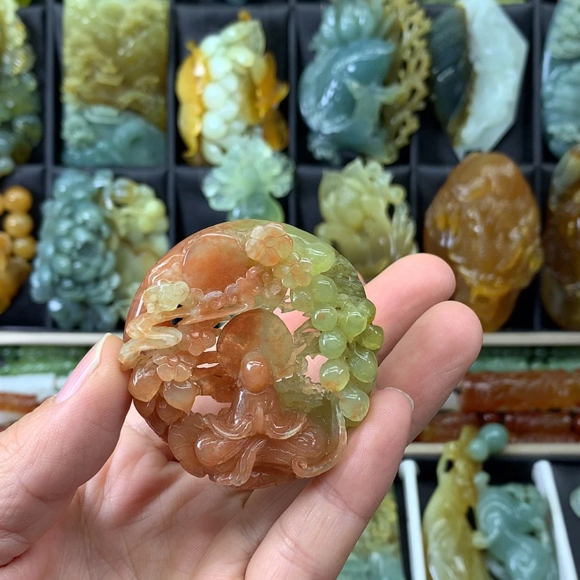【闪购商品】蛇纹石玉颈饰未镶嵌?**甜