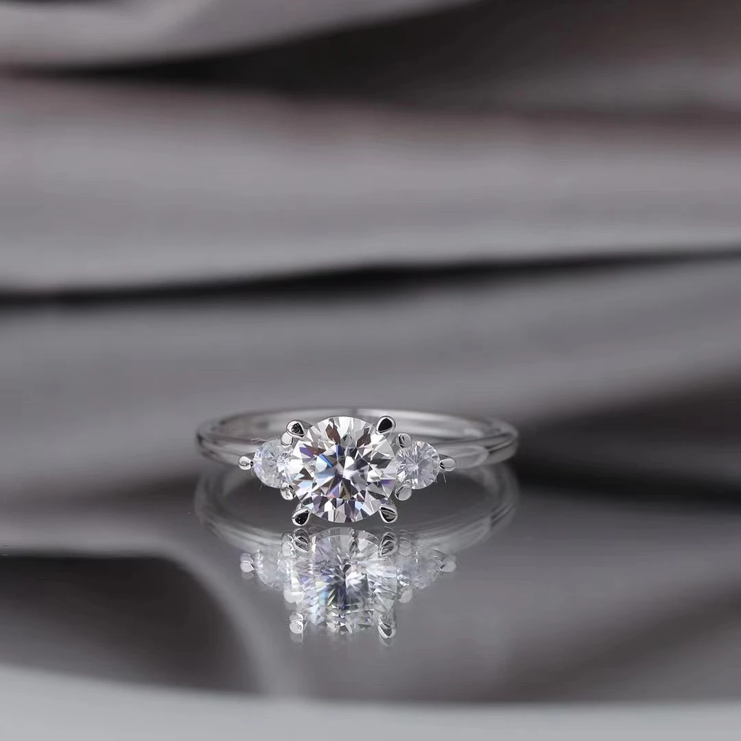 925银莫桑石戒指 【三生石】1克拉时尚轻奢经典日常女戒求婚结婚