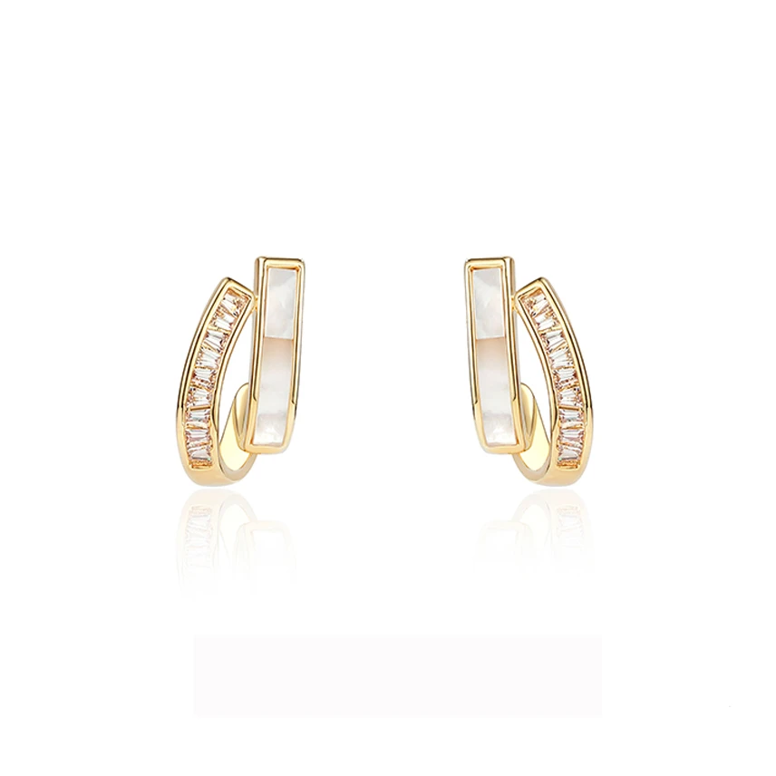 铜合金耳饰 2024新款贝壳耳钉气质百搭耳饰轻奢轻奢时尚设计感