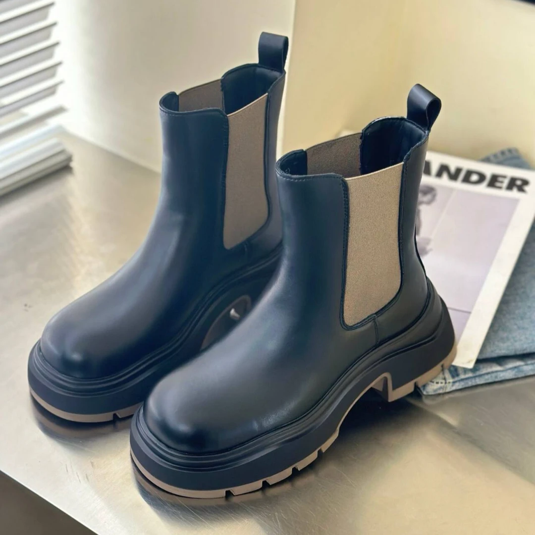 74-10新品女靴舒适平底短靴潮款马丁靴百搭短筒靴网红烟管靴