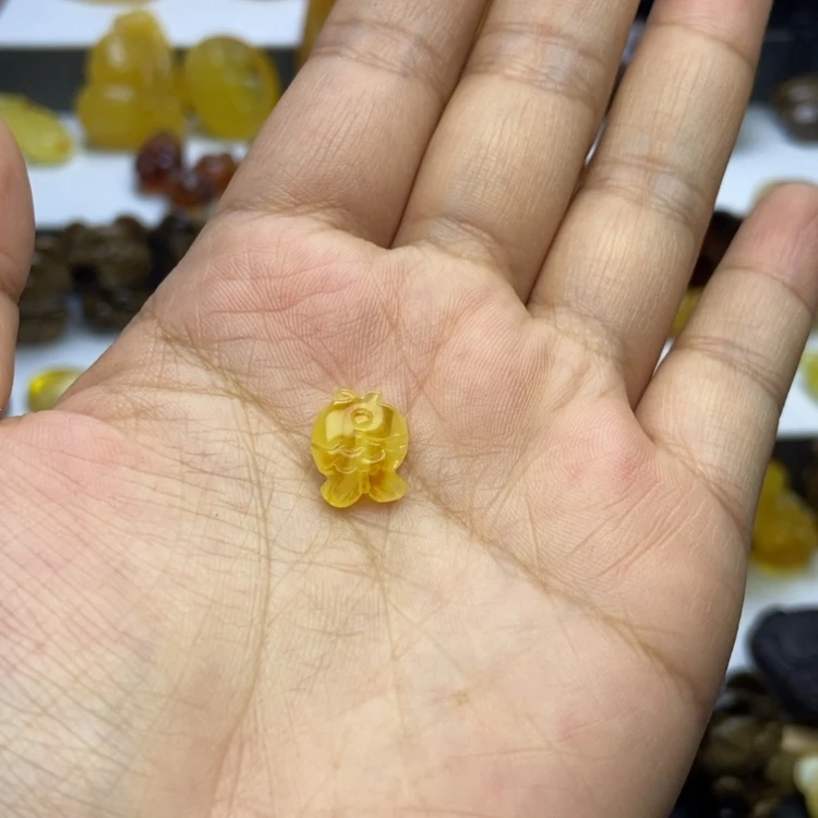 【闪购商品】琥珀颈饰未镶嵌