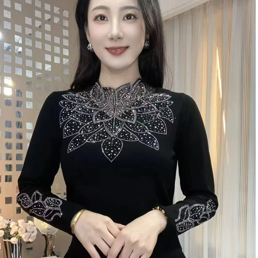 冬季新款女士上衣半高领花边镂空花朵烫钻修身显瘦洋气时尚打底衫