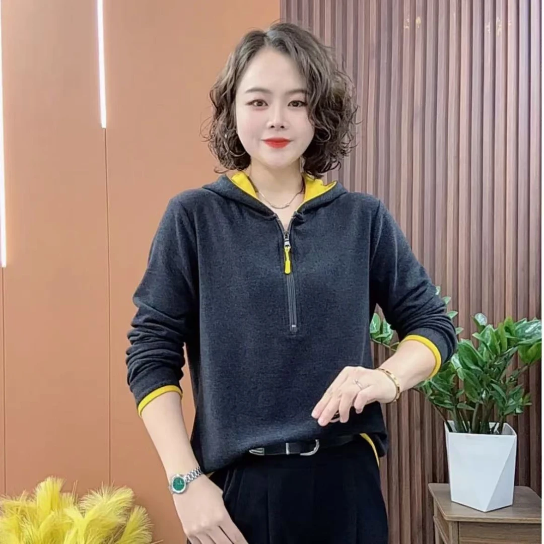 2024秋冬新款时尚连帽卫衣女宽松显瘦百搭休闲减龄妈妈装长袖上衣
