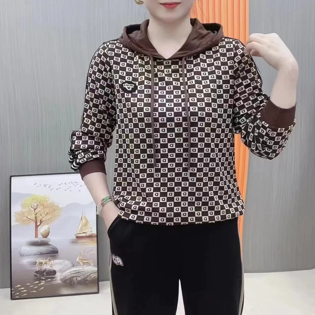 卫衣秋季时尚新款连帽宽松字母上衣印花显瘦百搭休闲妈妈洋气长袖