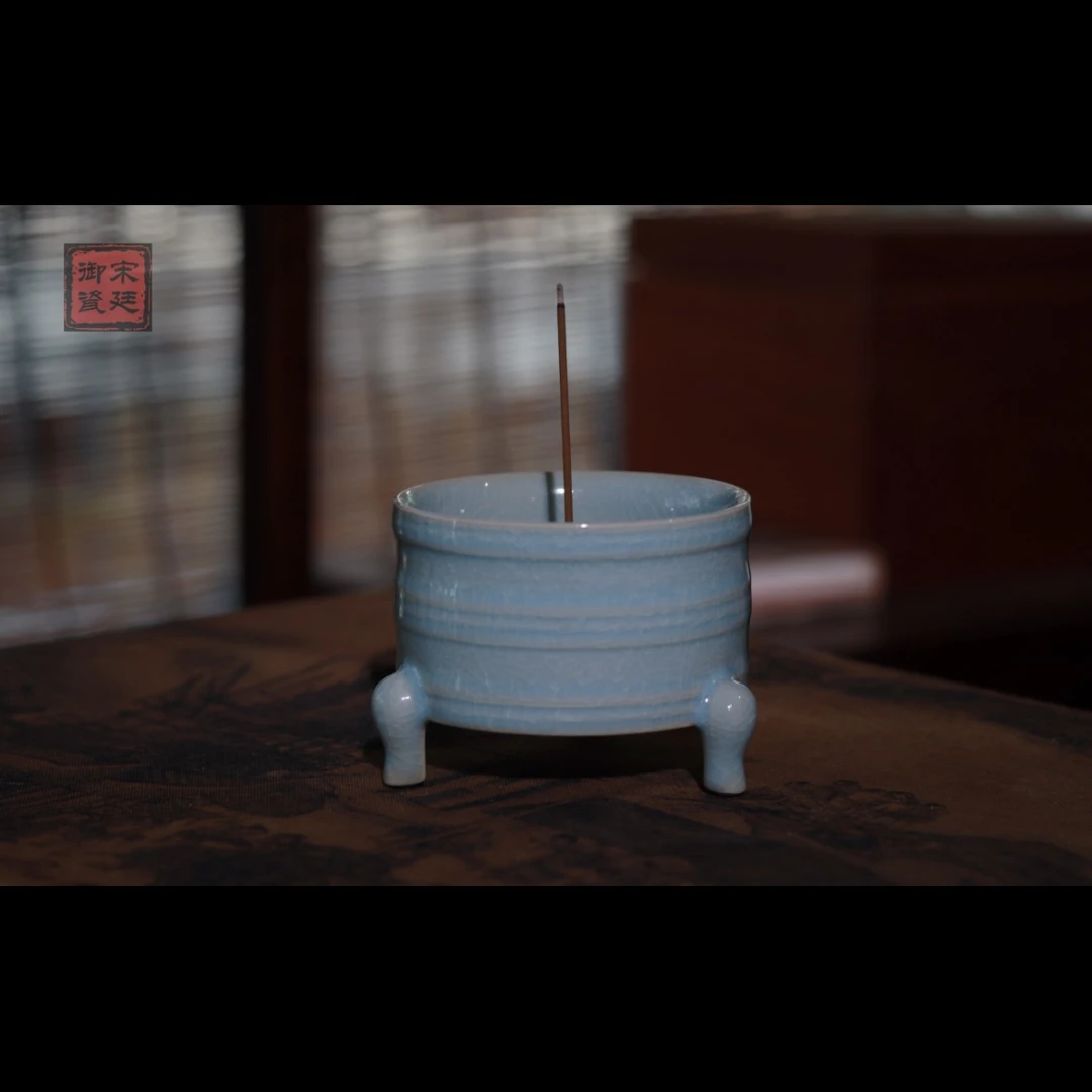 【宋廷御瓷·汝官窑】原矿天蓝釉小弦纹樽/直径约8.5cm