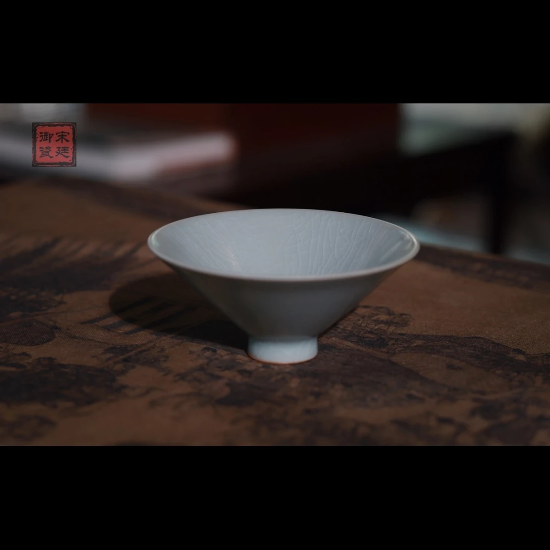 【宋廷御瓷·汝官窑】复烧粉青釉斗笠杯/约50cc