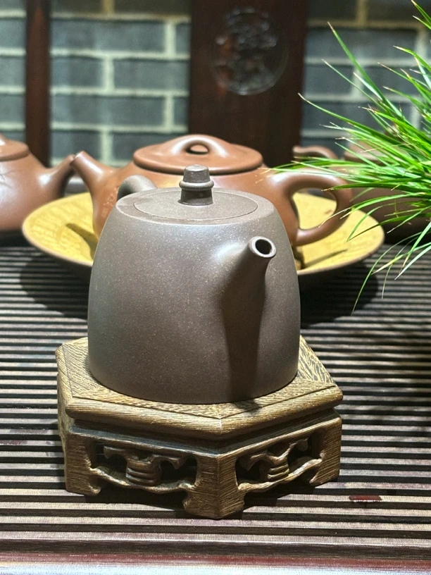 宜兴紫砂原矿紫泥制作而成《汉铎》壶容量230毫升