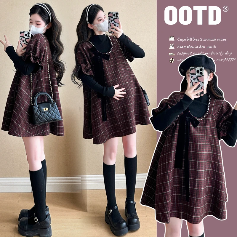 时髦孕妇装2024新款孕妇装文艺少女复古甜美款格纹娃娃针织连衣裙