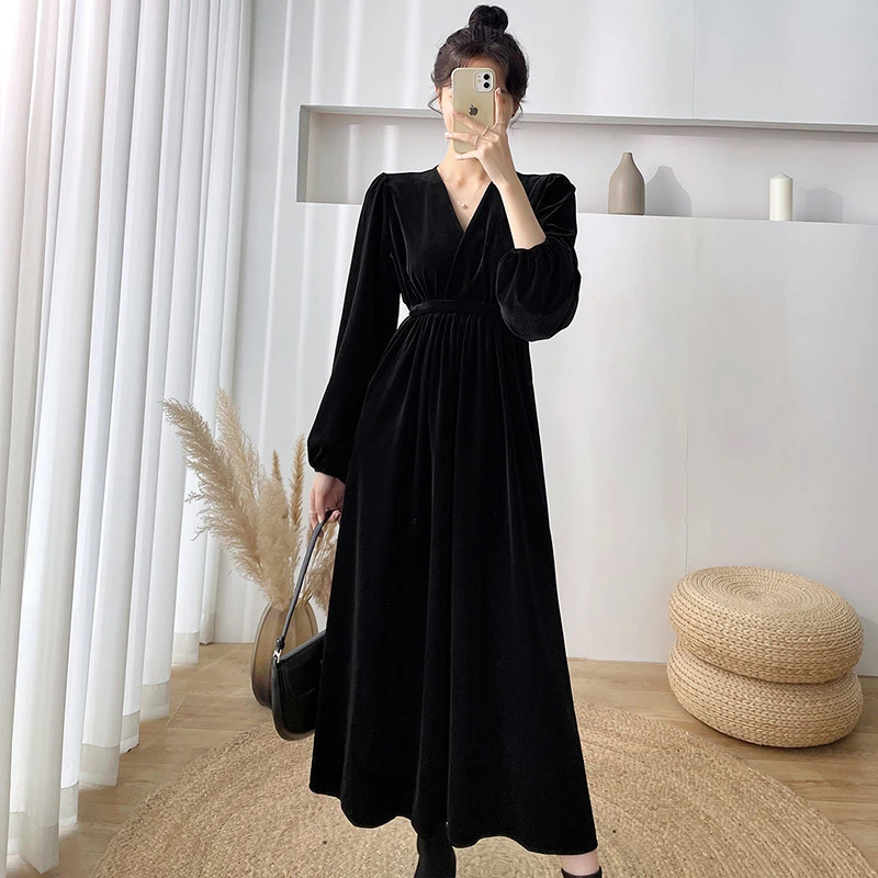 新款孕妇裙子秋冬款潮妈时尚V领春装遮肚不显怀金丝绒孕妇连衣裙