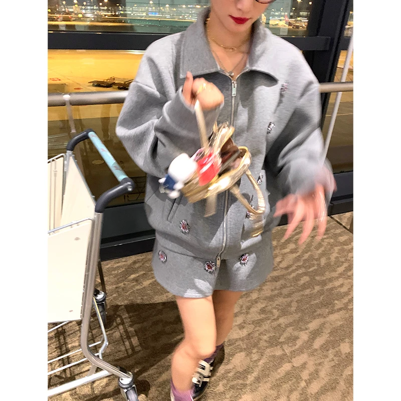 落落狷介 初冬穿搭灰色半身裙