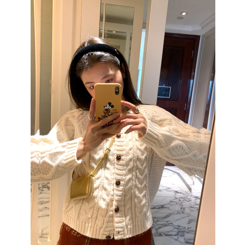 落落狷介 白色毛衣女款2024新款冬季小个子开衫毛线衣设计感麻花