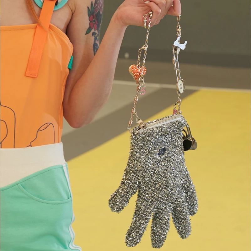 微微瑕【MOF少女百货】Next Passport少女度假 胜利五指包