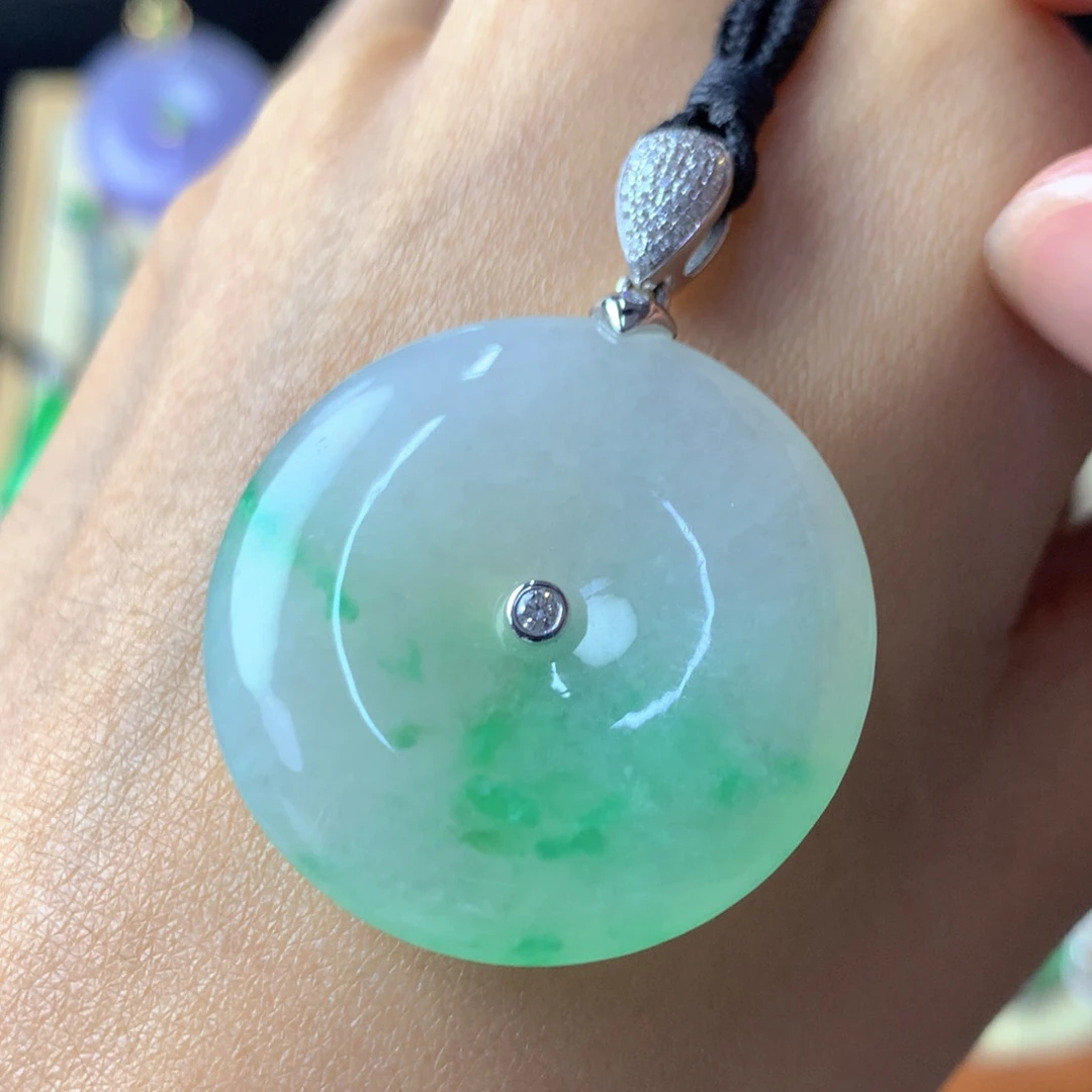 翡翠颈饰18K金镶嵌吊坠