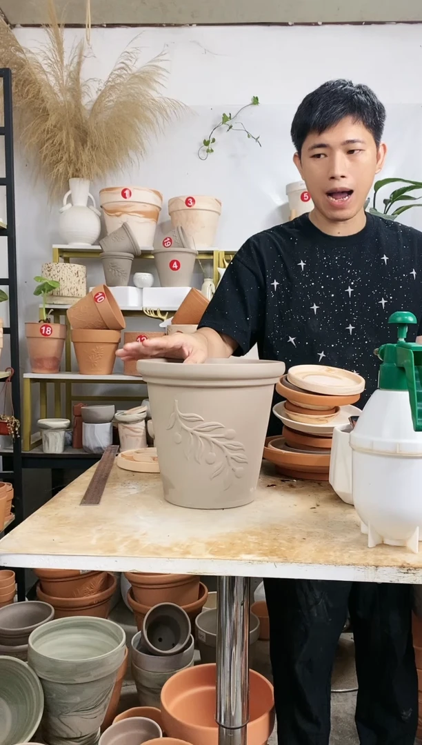 【闪购商品】红陶20CM以下25*23灰陶浮雕橄榄枝 1盆无托