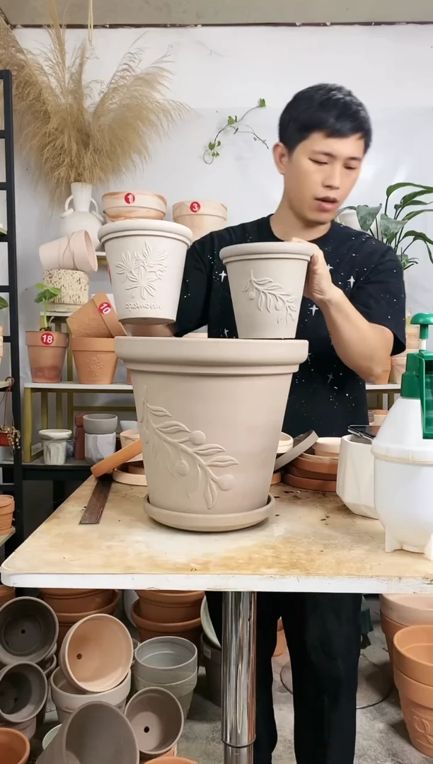 【闪购商品】红陶20CM以下30*27灰陶浮雕橄榄枝 1盆1托