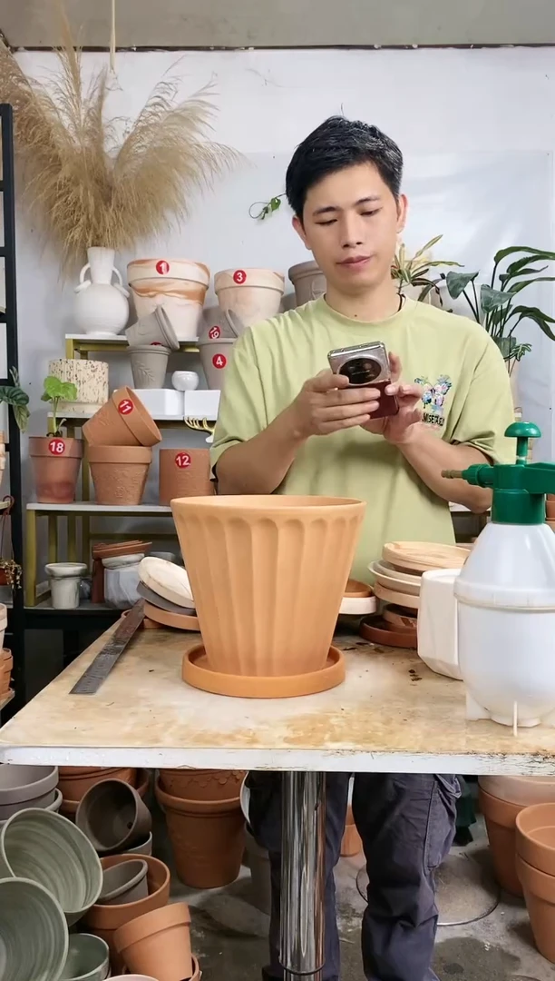 【闪购商品】红陶20CM以下24*21红陶甜筒盆 1盆1托